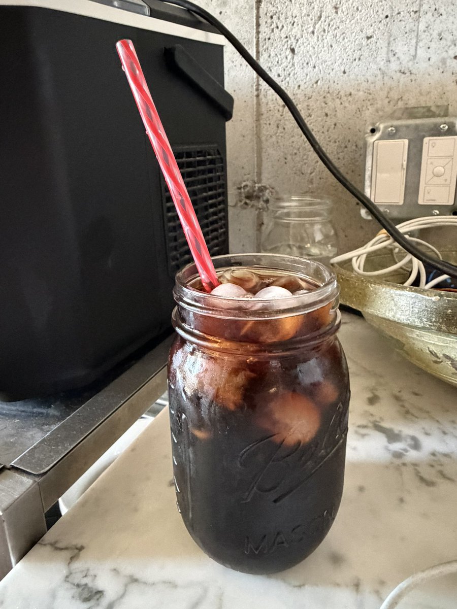 spriteezero's tweet photo. black coffee &amp; cucumbers https://t.co/n4M561D3uI