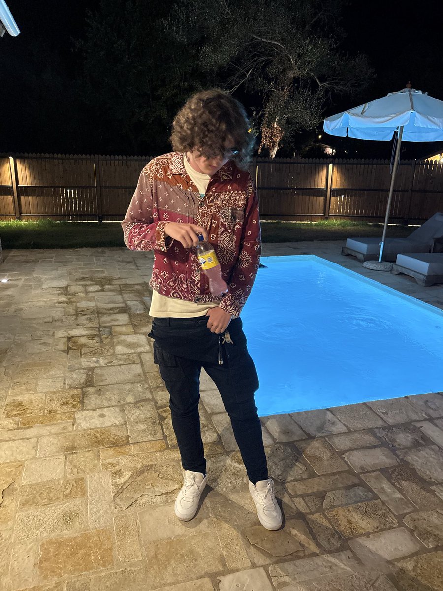WreckSh1t's tweet photo. Took the drank to the med https://t.co/zvaxh2yhJR