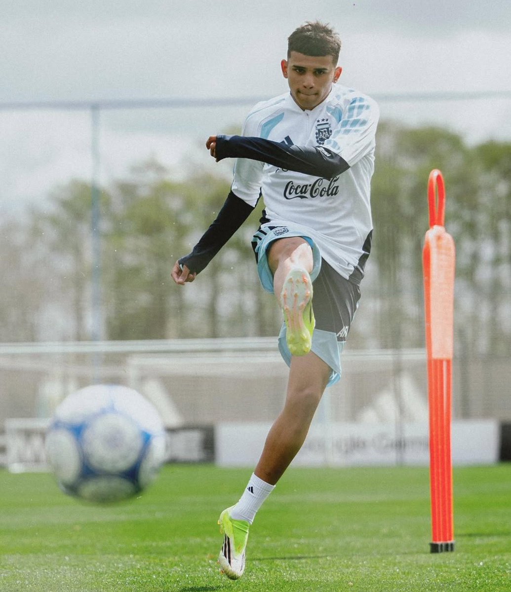 babalover_'s tweet photo. se me caen las lagrimas como no t voy a bancar leonel querido 🙏🏻 https://t.co/eYjay1RVIO