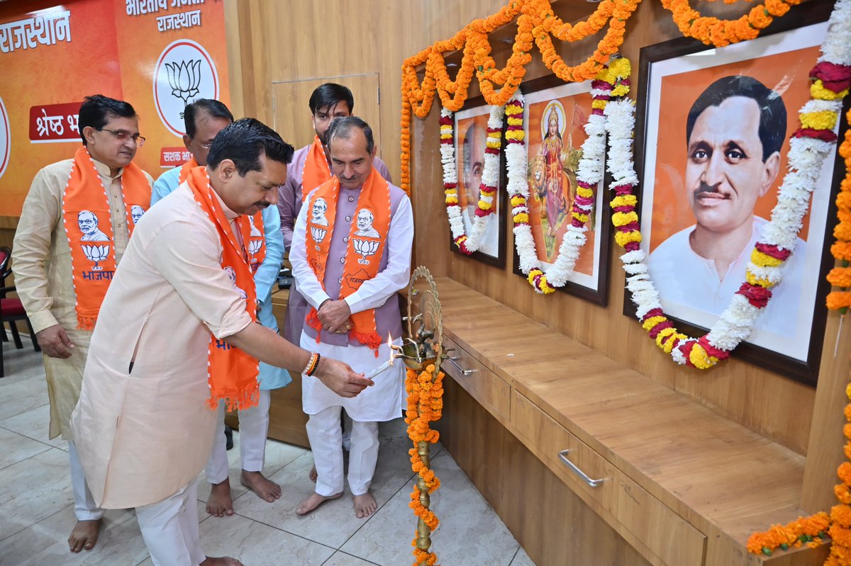 ajaeybjp's tweet photo. आज भाजपा प्रदेश कार्यालय, जयपुर में आगामी पंचायती राज चुनाव की तैयारियों को लेकर आयोजित विधानसभा प्रवासी कार्यकर्ताओं की बैठक को माननीय मुख्यमंत्री श्री @BhajanlalBjp जी एवं प्रदेश अध्यक्ष श्री @madanrrathore जी के साथ सम्बोधित किया।

@BJP4India @BJP4Rajasthan https://t.co/sF0Z3be2sB