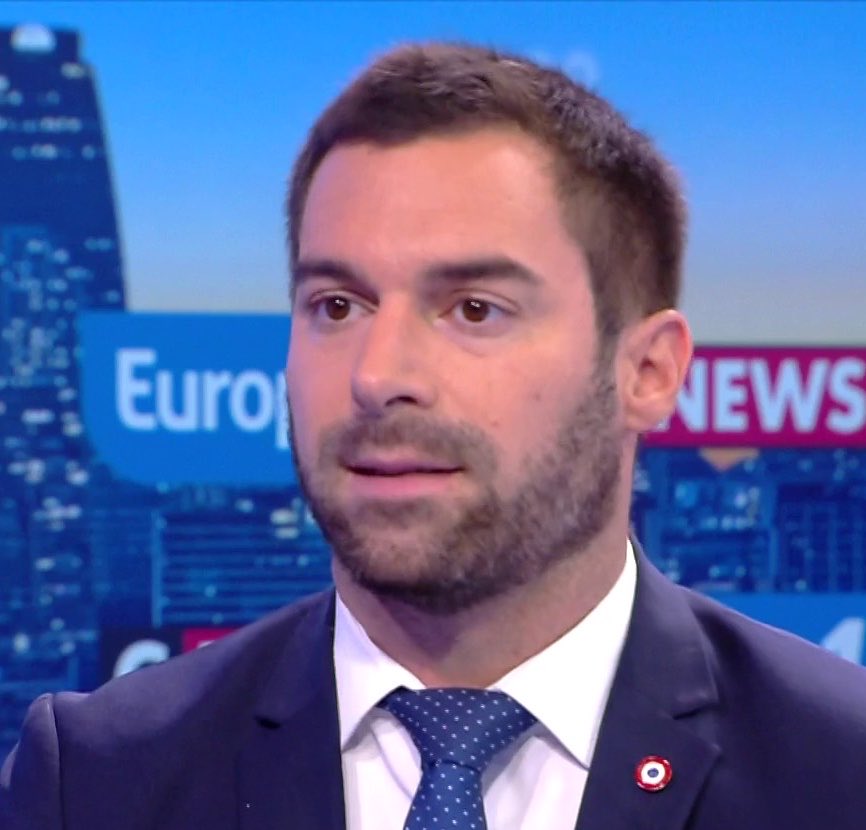 Brevesdepresse's tweet photo. ⚡️🇫🇷FLASH - Sur CNews, le député RN Julien Odoul dit avoir «honte» de Macron, qui «dégrade l’image de la France» en n’allant pas aux messes du pape. Dupond-Moretti réplique sur France 5 : «Lui dansait nu sur une barre de pole dance. La morale est à géométrie infiniment variable.» https://t.co/mGPByPqa72