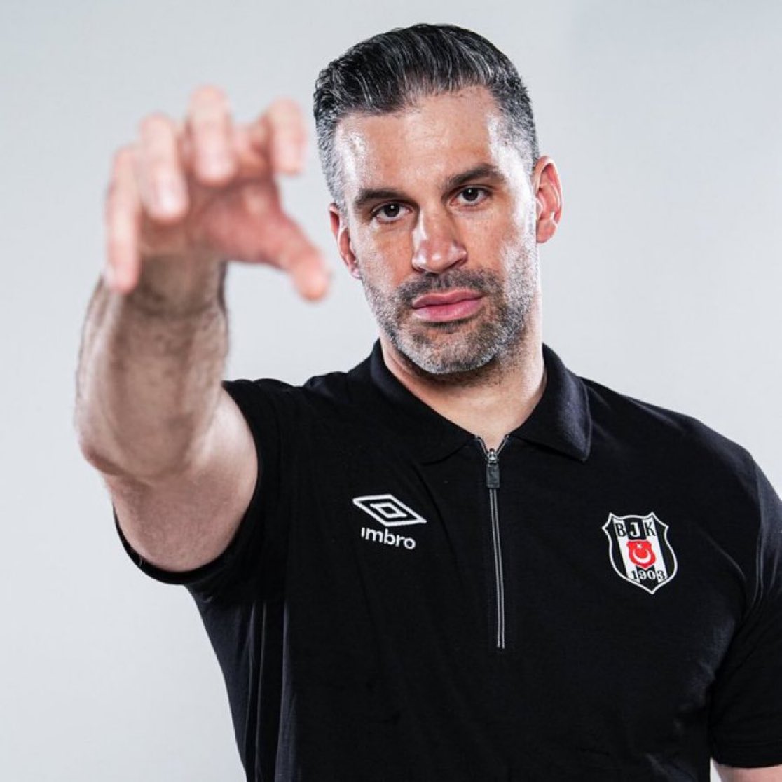 Ercanerk7's tweet photo. Kariyeri Fenerbahçe’ye kaybederek geçiyor 😂 https://t.co/2qwjP5ofw7