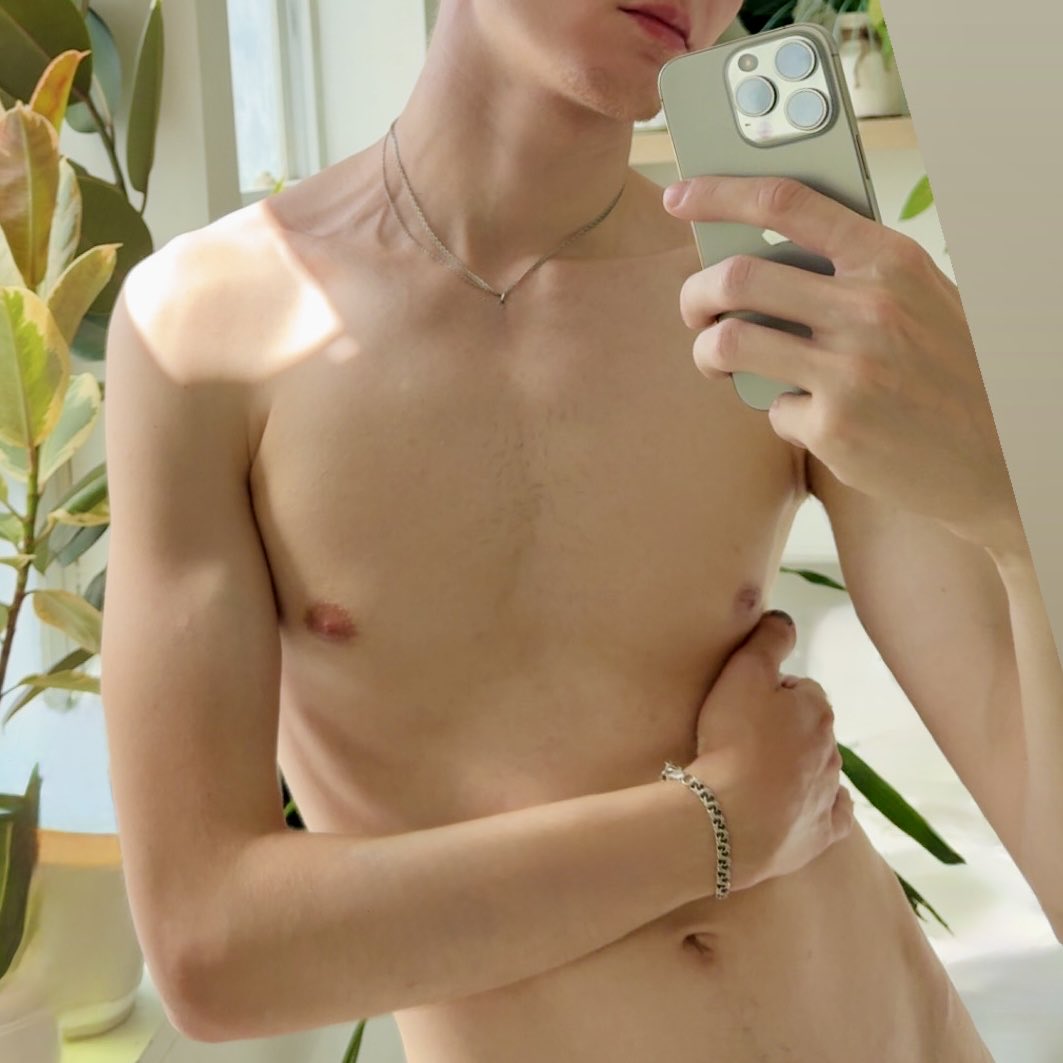 StefanFennec's tweet photo. Which picture do you like more? 🤴🏼
Tank top or no Tank top?
I am serious! 😅 https://t.co/gBio3gmOk2