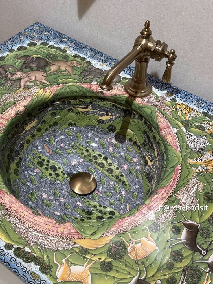 greenvibe's tweet photo. Both sinks are uniquely decorated https://t.co/NazHTPFI59