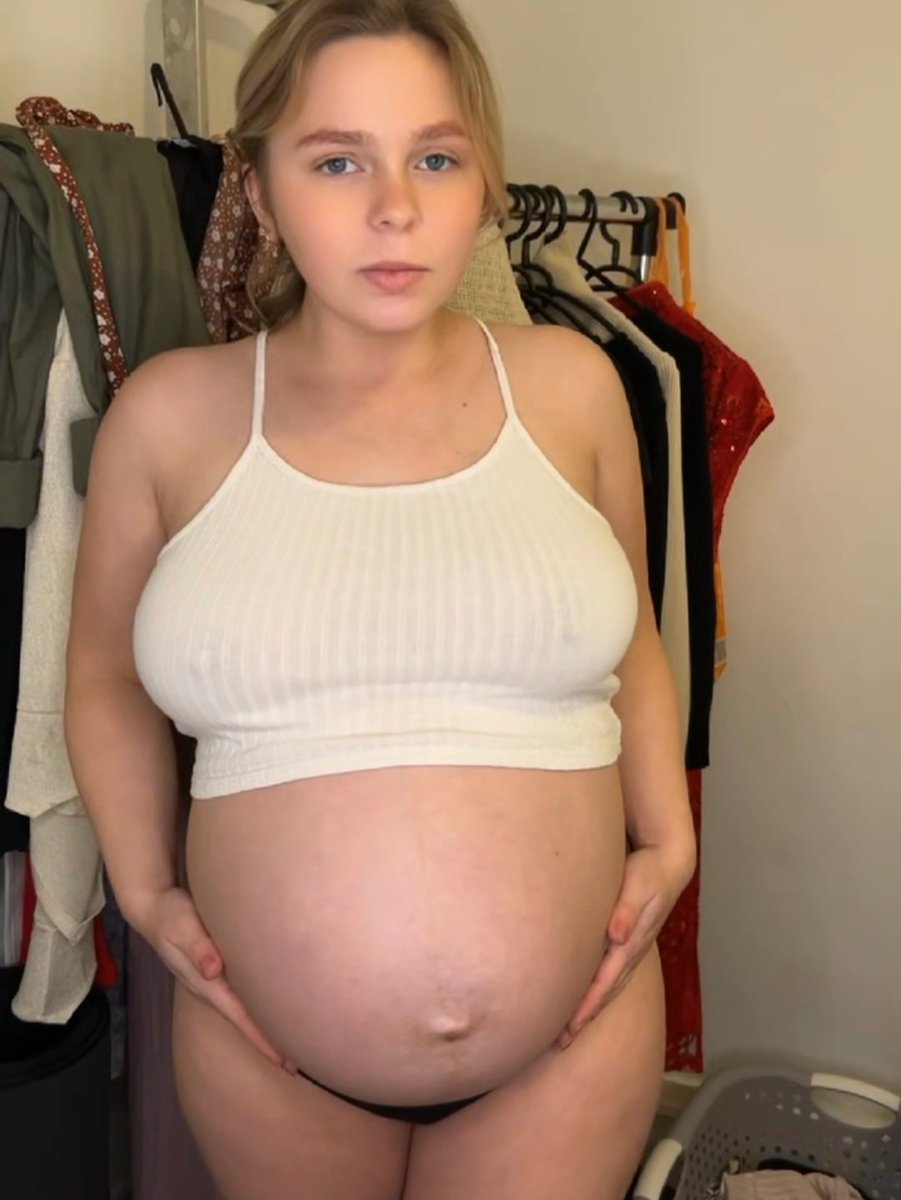 brandipreggo's tweet photo. Am I still pretty despite being 9 months pregnant 🥲 https://t.co/YeNCnjmOdY