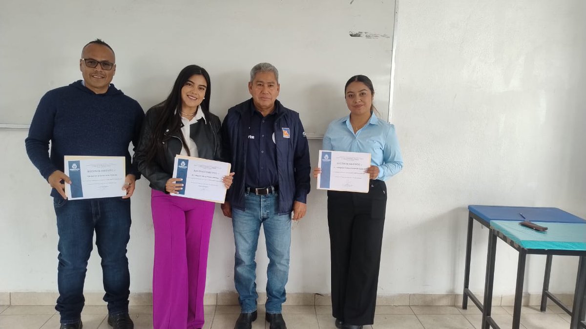 UnidegSlpaz's tweet photo. El 18 de septiembre de 2026, Jornada del Emprendedor 2026 en el Bachillerato SABES La Presita,  San Diego de la Unión, con la participación Coordinación Zona 3, Región 2, de DH y SDU, Gto; donde la M.C. Mayreth Silvia Padrón Méndez, docente de nuestro centro universitario jueza. https://t.co/Z2zBK6cCrR