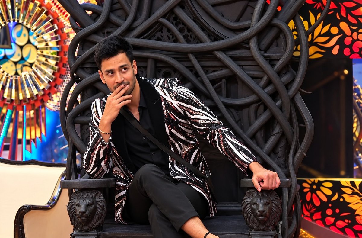 SRidhiiAshnoork's tweet photo. Guys, VOTE FOR RAJVEER! He is playing the game like an actual game — no unnecessary drama, no threats, no cheap tactics. He is one of the few contestants actually keeping the Bigg Boss Bangla house alive🔥

#BiggBossBangla #RajveerDey https://t.co/JYGIdbHRK7