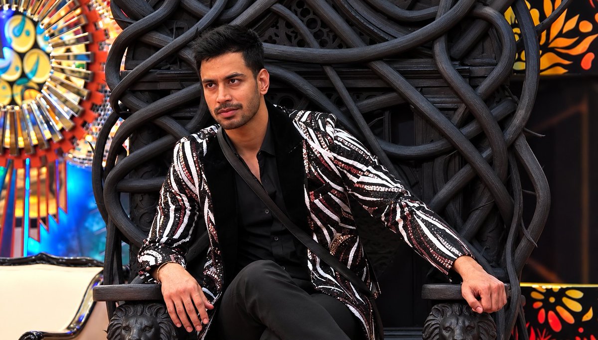 SRidhiiAshnoork's tweet photo. Guys, VOTE FOR RAJVEER! He is playing the game like an actual game — no unnecessary drama, no threats, no cheap tactics. He is one of the few contestants actually keeping the Bigg Boss Bangla house alive🔥

#BiggBossBangla #RajveerDey https://t.co/JYGIdbHRK7