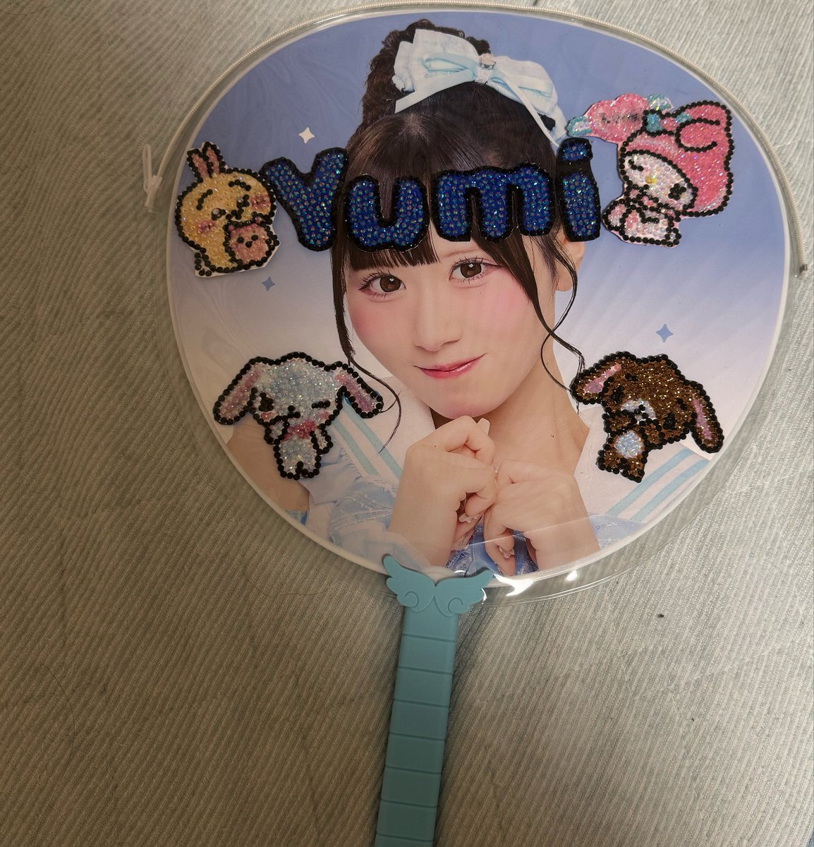 Ribbon__Drop's tweet photo. うちわ作ったり色々してたら4時になった🥺
けどとりあえずできた！
サムも入れたかったけどそれはまた後日🥺 https://t.co/9ohZUBijZF