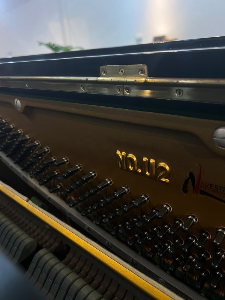 NakestraMus's tweet photo. Yamaha U2

The Yamaha U2 bridges the gap between the U1 and U3. 
The additional cabinet height allows for longer strings and a larger soundboard than the U1, resulting in deeper bass response and increased tonal richness while maintaining a manageable size. https://t.co/JD2P4U6qxX