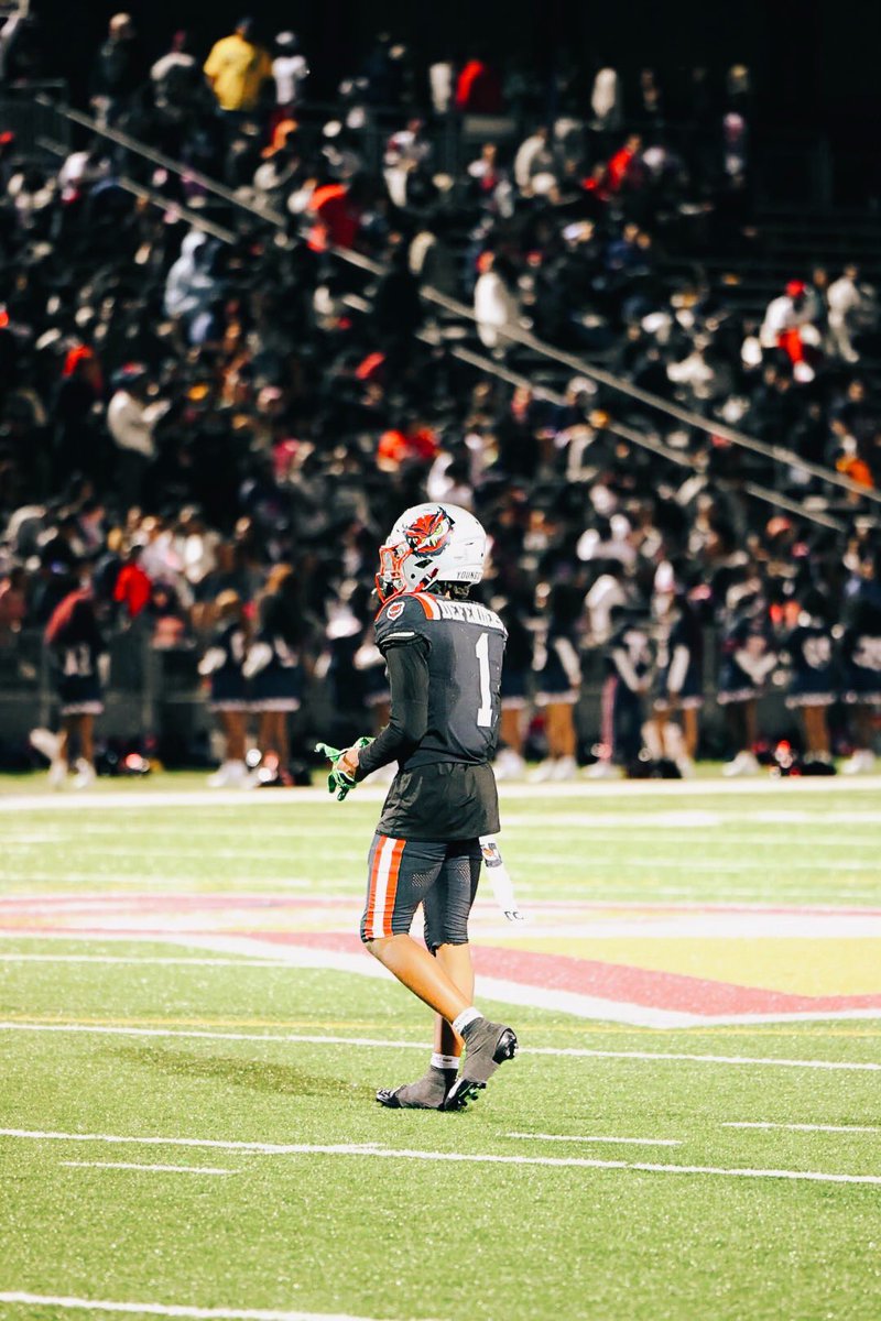 Asuante5's tweet photo. Mid season highlights week 1-5 only more to come 🙌🏽 @_PHAS3 @CoachAntS8 @Mark__Porter @Ptay330 @vincemarrow @ChivasWhip21953 @daekwaun 

https://t.co/RAGImsJNKe https://t.co/TyuzXOUcSs