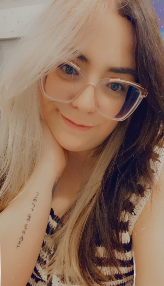 imsomuchhappier's tweet photo. Time to poll the people, I am getting my hair done this weekend.... Do I keep the split dye or go back to brown?? Any other suggestions?? https://t.co/Vu4gsVcDKa