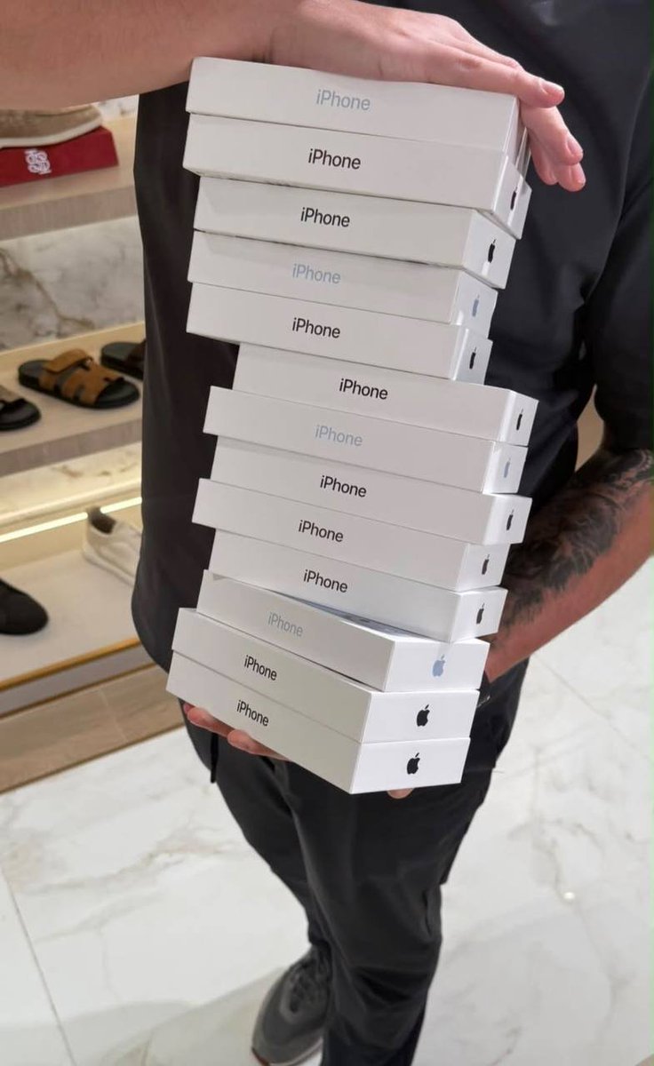 Xaviertcrypto's tweet photo. I’m giving away a new iPhone 18 Pro Max 🍎🔥

In exactly 24 hours, I’ll pick 8 random people from my replies to win.

RULES: like this post, comment “Ready” and follow me.

WORLDWIDE SHIPPING 🌍

Thanks and good luck ❤️ https://t.co/CzYWJxzDoB