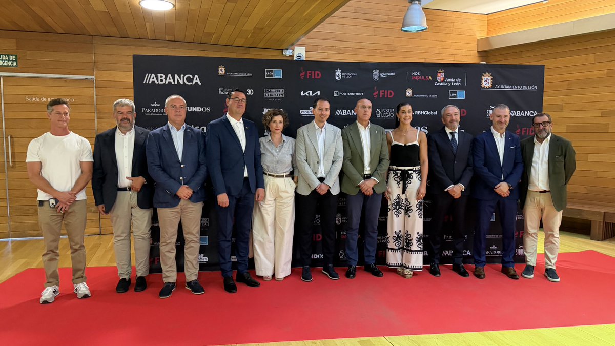 LeonAyto's tweet photo. Este martes @ForosFID ha inaugurado su X edición con @CarolinaMarin, una primera sesión a la que ha acudido el alcalde de #LeónEsp, @jadiezleon, acompañado de otros miembros de la corporación municipal. https://t.co/vT9x54BoQd