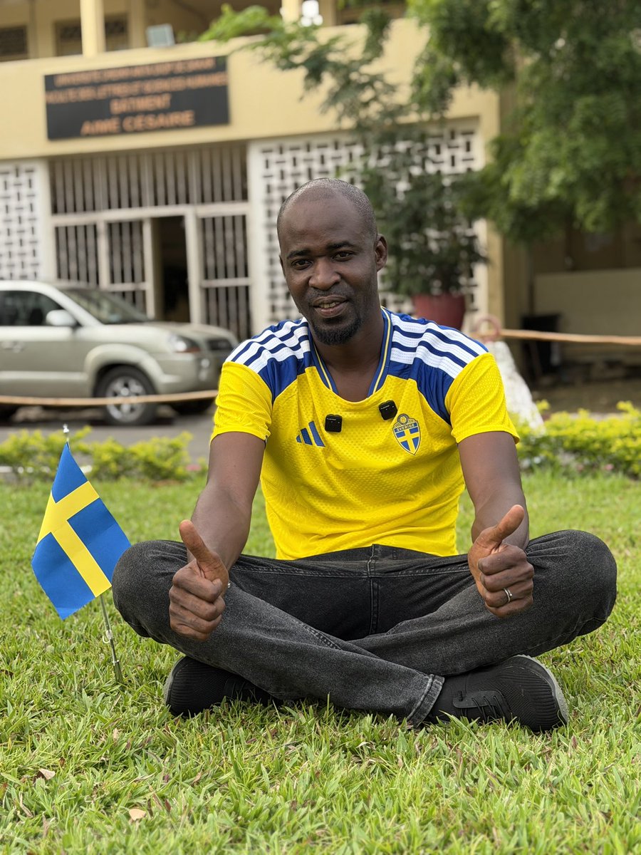 Niintche's tweet photo. L’Ambassade de Suède au Sénégal lance la promotion de 18 bourses d’études en Suède destinées aux étudiants sénégalais.

Tu as peut-être la chance d’aller étudier en Suède, si et seulement si 👇🏼

Abonne-toi à ces pages :

https://t.co/oVzVFGn43W

https://t.co/m6cUz3b2IH

https://t.co/x2eCdZ5u1x

Rendez vous tout à l’heure pour la première vidéo explicative avant le grand webinaire du 15 octobre.
🇸🇪🇸🇳 Nio far 🤝