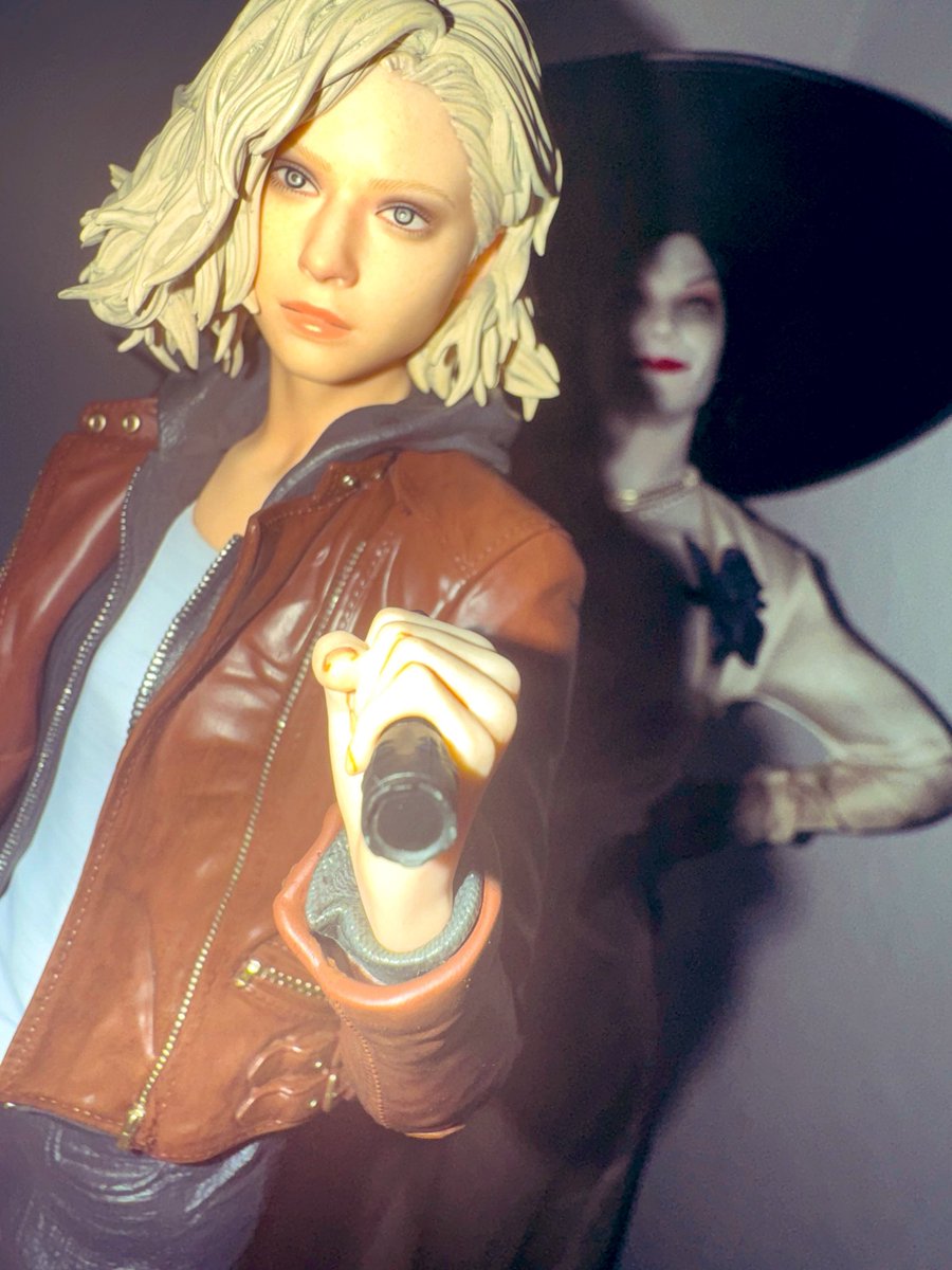 slc_knight's tweet photo. Grace: W-wh-what… what the f-fuck?!
Lady Dimitrescu: so, we finally meet!.
#GraceAshcroft #LadyDimitrescu #REBHFUN
HAD TO DO IT! My absolute favorite characters have finally met. 🏰😰 https://t.co/4ZQiSulIac