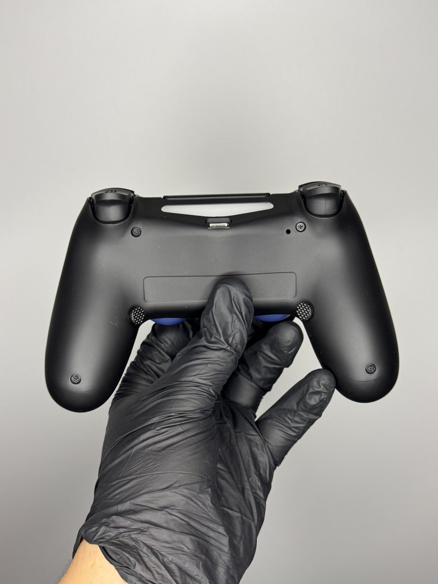controllerlab_'s tweet photo. 🚨Manette dispo en vente:

Battle Beaver PS4 équipé d'une m @mariusheier Board et de Joysticks TMR calibré (JS13 Pro+).

- Clic souris gâchettes, bumpers, flèche directionnel, X, O, triangle et carré 
- Suppression vibrations et batterie
- Grip soft touch

La manette est dans un partait état.

Garantie 1an chez moi.

Prix:
340€ les frais de port sont inclus dans le prix.