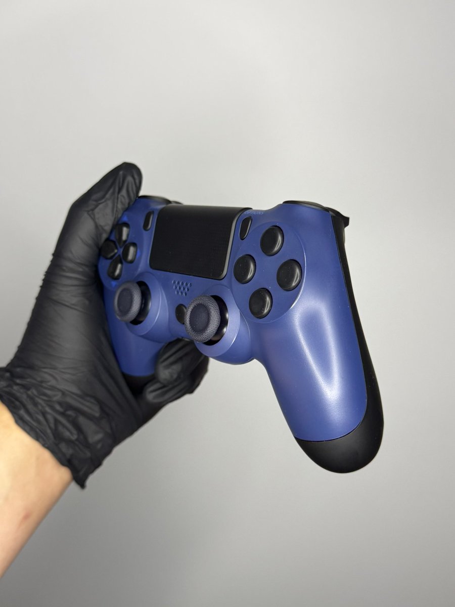 controllerlab_'s tweet photo. 🚨Manette dispo en vente:

Battle Beaver PS4 équipé d'une m @mariusheier Board et de Joysticks TMR calibré (JS13 Pro+).

- Clic souris gâchettes, bumpers, flèche directionnel, X, O, triangle et carré 
- Suppression vibrations et batterie
- Grip soft touch

La manette est dans un partait état.

Garantie 1an chez moi.

Prix:
340€ les frais de port sont inclus dans le prix.