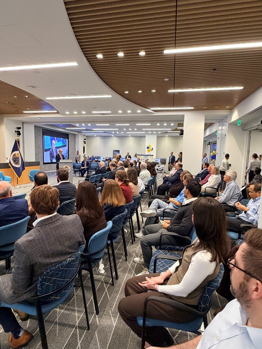 BrendanCarrFCC's tweet photo. 20 years ago, the FCC stood up the agency’s Public Safety and Homeland Security Bureau. 

Great to join with so many of the Bureau’s leadership—past and present—today to recognize the group’s ongoing and important work. https://t.co/yUizQqudvZ