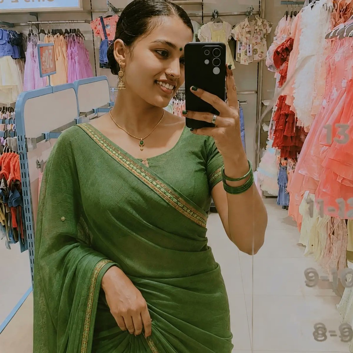 ClarePratoti's tweet photo. Sari look💕 https://t.co/BFpOJCtTCi