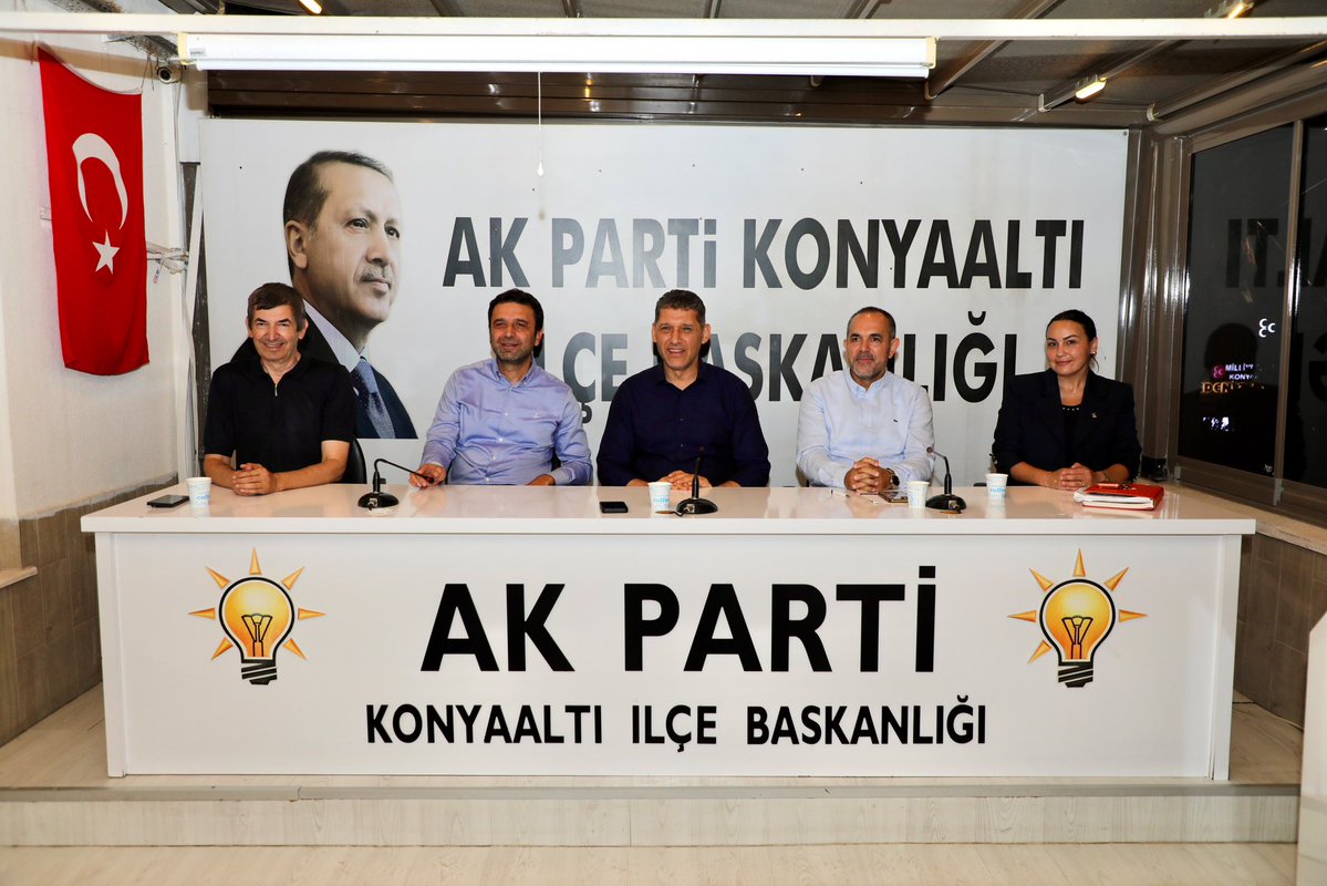akpartiantalya7's tweet photo. 📍Konyaaltı
İl Başkanımız Sayın Ali Çetin , Milletvekilimiz Mustafa Köse, İl Başkan Yardımcılarımız ve İlçe Koordinatörlerimizle Konyaaltı İlçe Başkanlığımızın İlçe Danışma Meclisine katıldı.

Teşkilat çalışmaları ve önümüzdeki dönem süreçler değerlendirildi. https://t.co/cqhQTr36mg