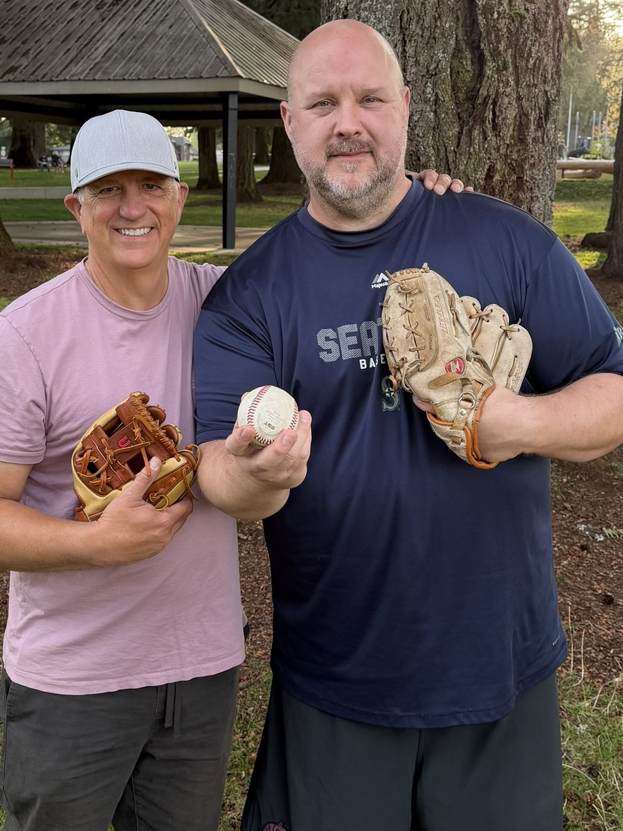 jscukanec's tweet photo. Ethan Bryan’s idea to play catch every day inspired me to do the same. I wasn’t the only one. Director John Murphy wants to tell that story for his documentary Throw. Catch. Repeat
A group of us will gather this week to film it’s conclusion,in the perfect location
#catcheveryday https://t.co/zfzGSM2SI5