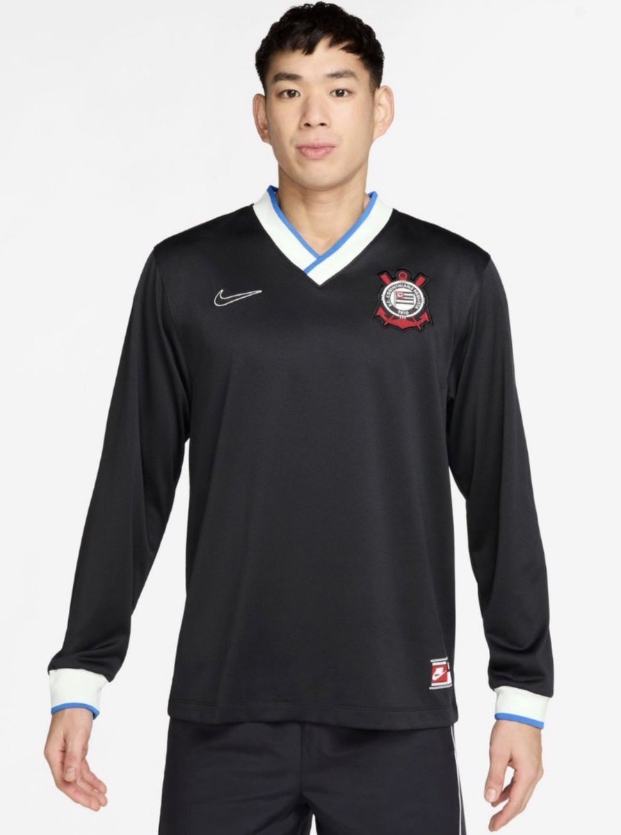 _sccpnews's tweet photo. ⚫️⚪️ | Nova camisa casual do Corinthians para a temporada 26/27. Faz parte do terceiro uniforme do clube.

📸 | Reprodução https://t.co/NZ3BZTFzNl