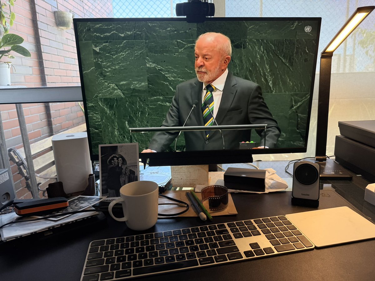kmendoncafilho's tweet photo. “O Brasil não cabe no quintal de ninguém” - Que estadista da porra. Que sorte do Brasil ter Lula. Esse discurso na ONU é histórico e muito forte. À altura do momento no mundo e no Brasil. https://t.co/6ibJrKBFcd