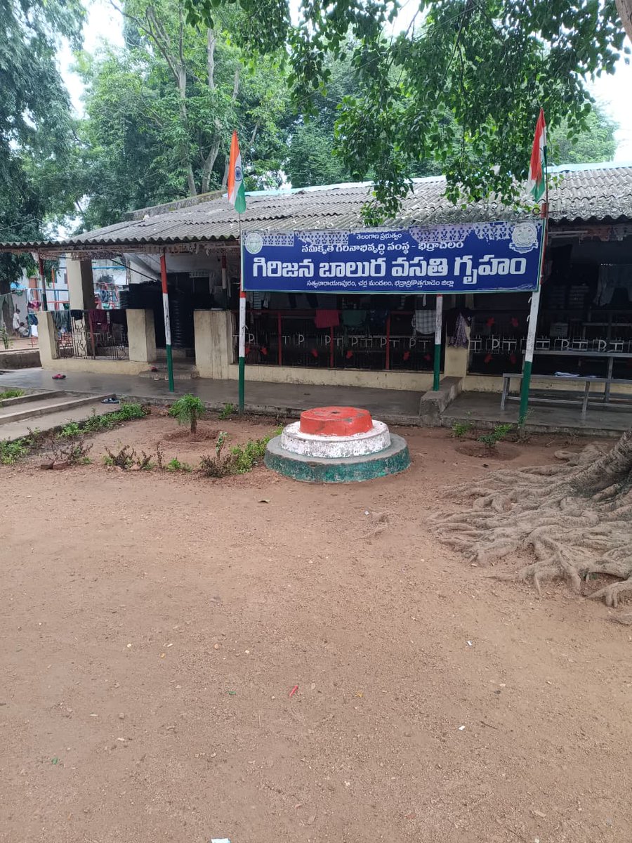 COMDT81BNCRPF's tweet photo. “Swachhata Hi Seva-2026” campaign, Today on  22/09/26  troops of 81 Bn CRPF, under the supervision of the Commandant 81 Bn, carried out a cleanliness drive at Tribal Boys Hostel SN Puram.
@SwachhBharatGov
@SwachhBharat
@MoHUA_India
@MoJSDDWS
#SHS2026
#SwachhataHiSeva2026
@CRPFKKS https://t.co/wjLmZ6v35d