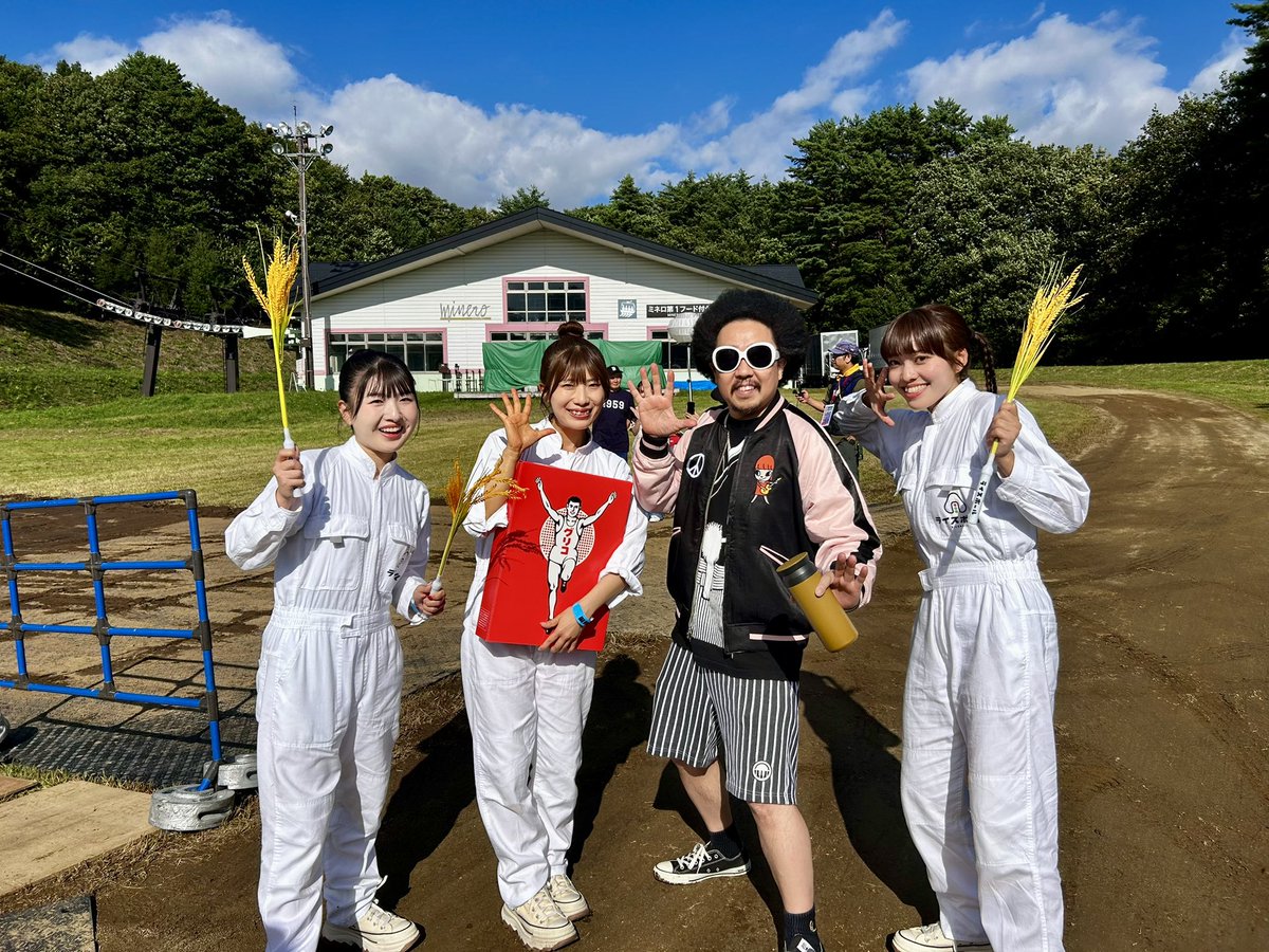 ringomusic_rb's tweet photo. レキシさん、超能力戦士ドリアンさん
お写真ありがとうございました📸

稲穂ペンライトも公認？！🌾
ま��ご一緒できる日を楽しみにしています🐉

#ライスボール
#風とロック芋煮会
#SeptemberJAM https://t.co/6Wi3XS61Dv
