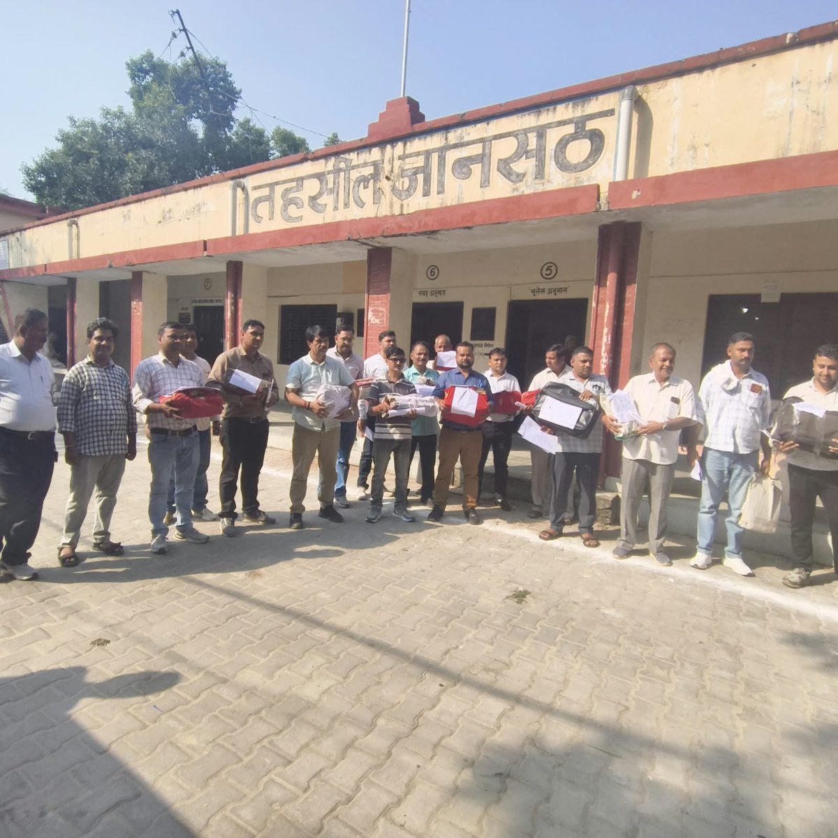up_lekhpal2's tweet photo. A transparent and time-bound DPC process is essential for the career progression of Lekhpals. #लेखपाल_की_जायज_मांगे
#लेखपाल_की_जायज_मांगे https://t.co/t5y2Ergk1g