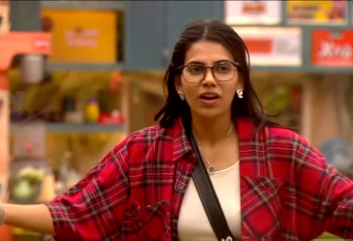Harish_BBT's tweet photo. STAR OF THE SEASON 🌟

#Shathiga #BiggBosaTamil #BiggBossTamil10 #BiggBoss10Tamil https://t.co/juyB5bgNAP
