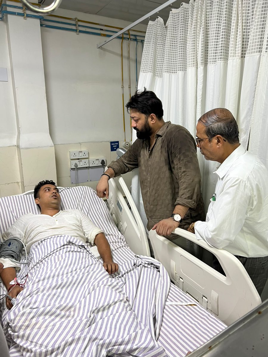 derekobrienmp's tweet photo. More political atrocities in Bengal.
Our brave, young IT cell head @03upasana's home attacked, car vandalised. 
In Wards 78/109, party workers targeted and brutally attacked by BJP goons.
Shameless police couldn’t care less as atrocities continue.
WE WILL NOT BE INTIMIDATED https://t.co/GmJLmlh7sl