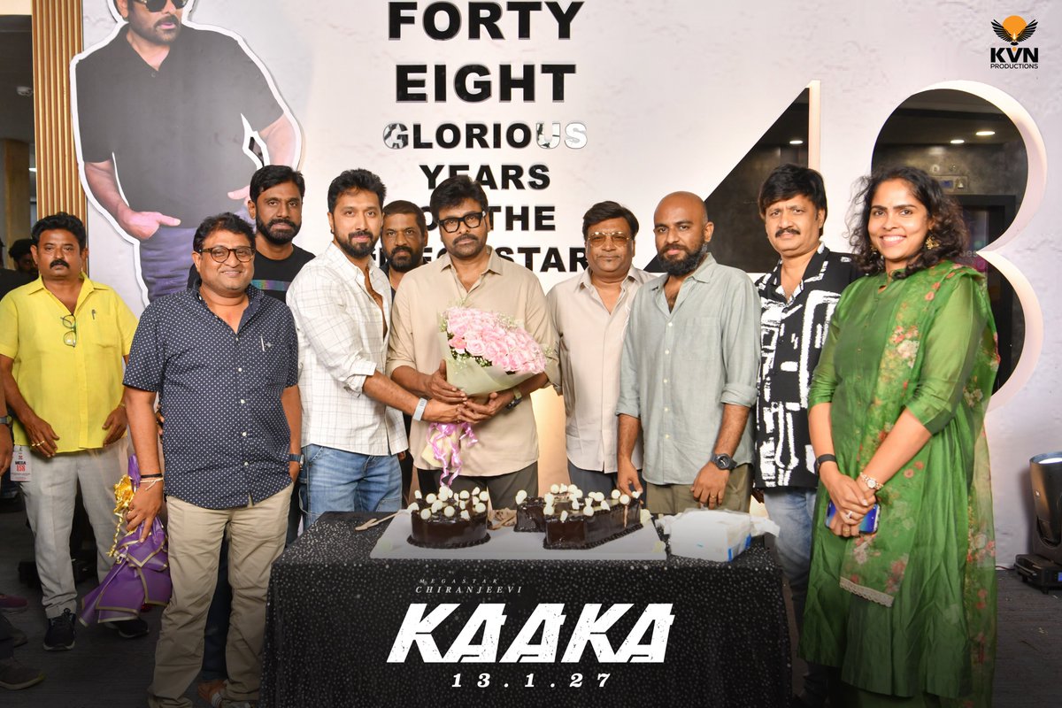 BagundaReviews's tweet photo. #KAAKA team celebrates 48 glorious years of Megastar Chiranjeevi ❤️‍🔥

A special tribute to the one and only Boss @KChiruTweets garu, celebrating an extraordinary journey that continues to inspire generations. 🔥

#KAAKA #KAAKAOnJan13 #Chiranjeevi #Chiru https://t.co/0vd7X9CTHK