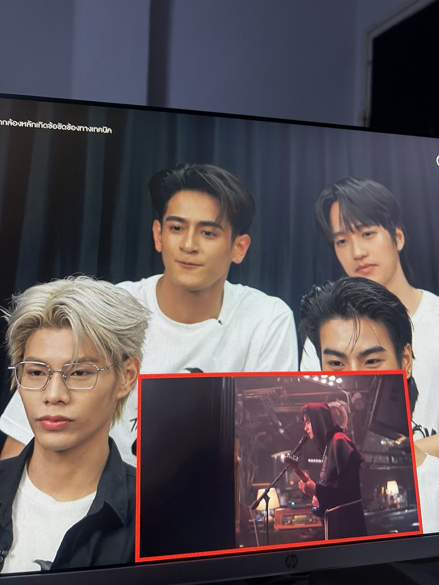 Belleeeeeeeebb's tweet photo. Reaction 🤣 ตลกมากมีแต่คนกึงๆ ได้มุขเป็นร้อย มีแต่คนหล่ออ่ะไม่ได้มองซีรีส์เลย อย่าลืมไปดูกันนะ 𓍯𓂃𓏧♡ 🎀#TheCrowClub_ReactionEP1 #อีกาสมาคม #TheCrowClub https://t.co/Fbl11yRyce