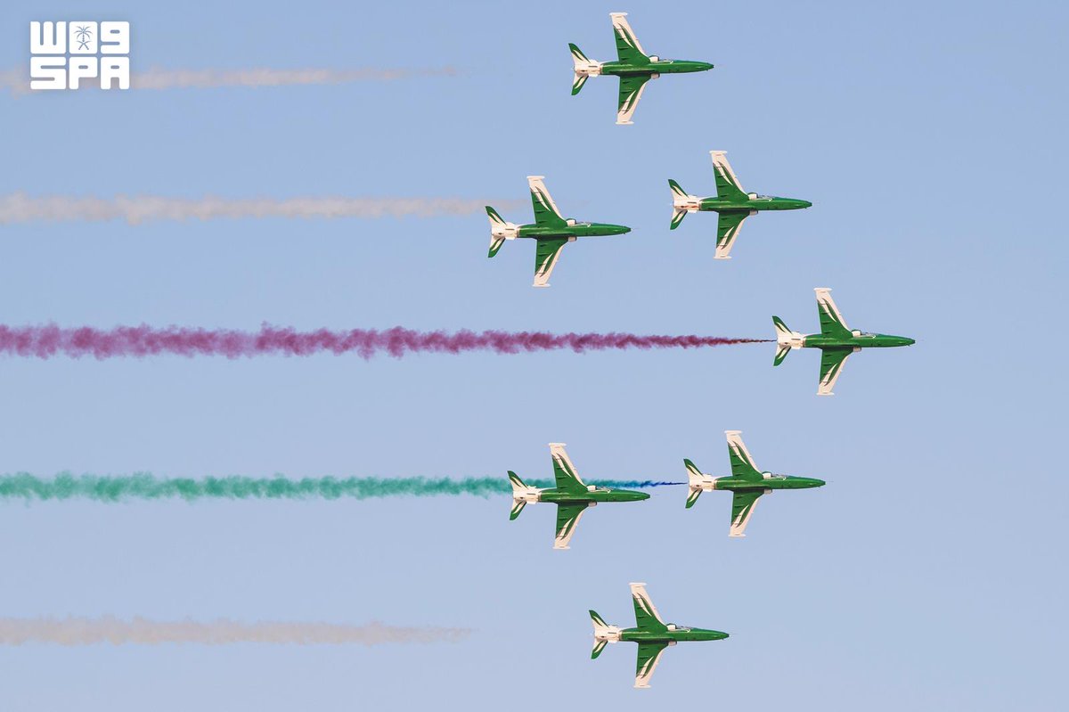 SPAregions's tweet photo. الصقور السعودية .. تحلّق في سماء الرياض بمناسبة #اليوم_الوطني_السعودي.

#عزنا_بطبعنا | #واس https://t.co/x6M0YVywny