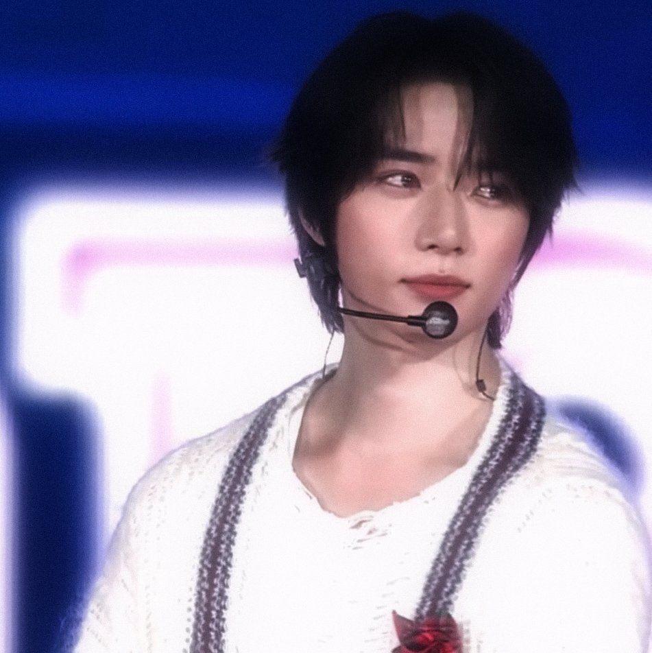 cbgspark's tweet photo. Those big, shiny brown eyes, his red cheeks, the glitter around his eyes, and that gaze… oh, Choi Beomgyu

#범규 #ボムギュ https://t.co/DZ1FGjNdQe
