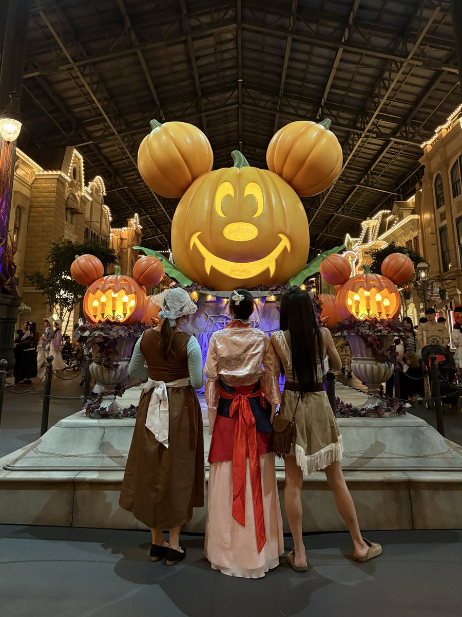 5392_py's tweet photo. 晴れ女3人で行ったのでめちゃめちゃ晴れだったし暑かった☀️

#Dハロ仮装2026 #Dハロ仮装 https://t.co/I7ZMQ0jw62
