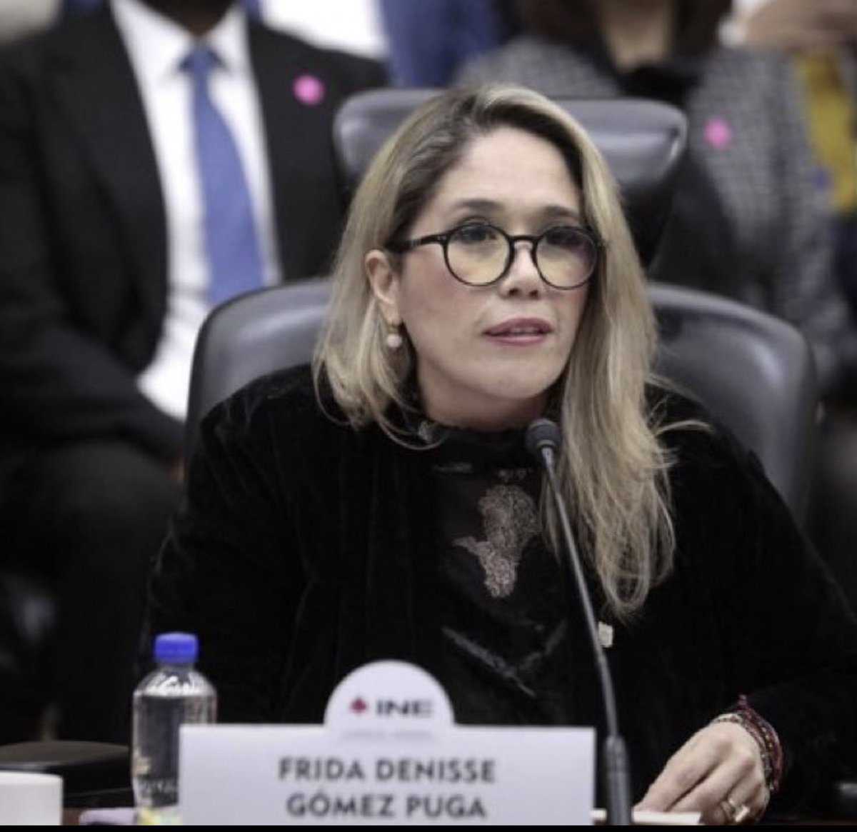 porMexico15's tweet photo. Ella es la pendeja que va a mover el fraude de las próximas elecciones.

Morena quiere embarazar urnas https://t.co/AwXYYJuOGq