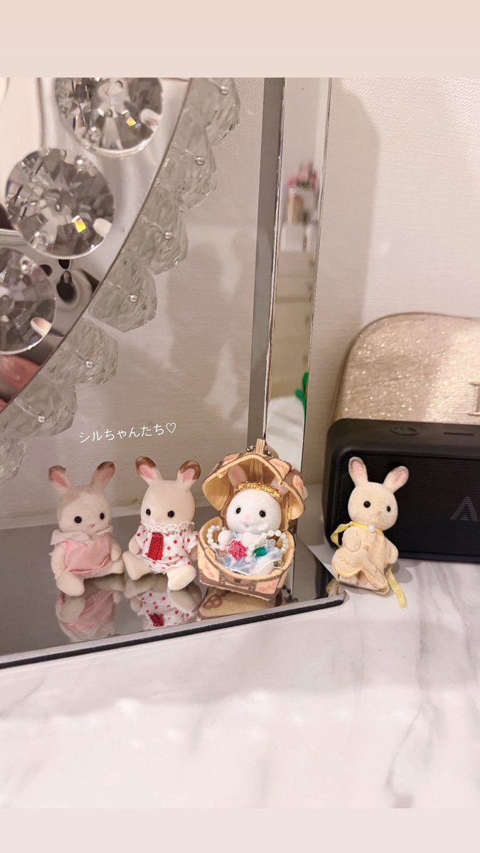 __menya3's tweet photo. 今月のネイルとドレッサーのお気に入りゾーン⸝⸝ʚ̴̶̷̆_ʚ̴̶̷̆⸝⸝✨️✨ https://t.co/yVIDK3uJzX