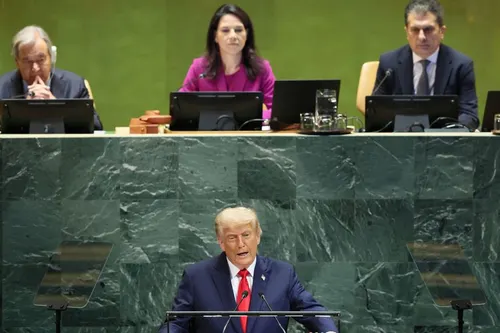 Wirevance's tweet photo. 🇺🇸🌐 🚨 Breaking: Trump addresses the UN General Assembly as he navigates the 7-month Iran war, pushes a 20-point Gaza peace plan, and meets Zelensky on Ukraine. He'll also sign a Greenland security pact and meet Gulf leaders on Iran.
#UNGA #Trump https://t.co/2GXAbpKjn9