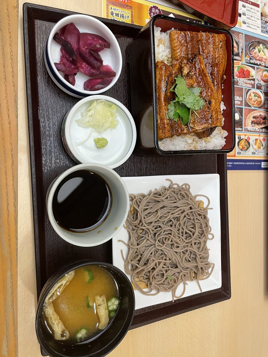 deathkeisu's tweet photo. 連休中ようやくの快晴。ヤバそうな予感はしつつ笠間へ。混みすぎてやばかった。モンブラン担々麺。帰りもやばそうすぎるので神立で時間潰しカラオケからの華谷与兵衛で夜飯食って無事渋滞回避帰宅。疲れました。 https://t.co/C3wPJ1PtWT