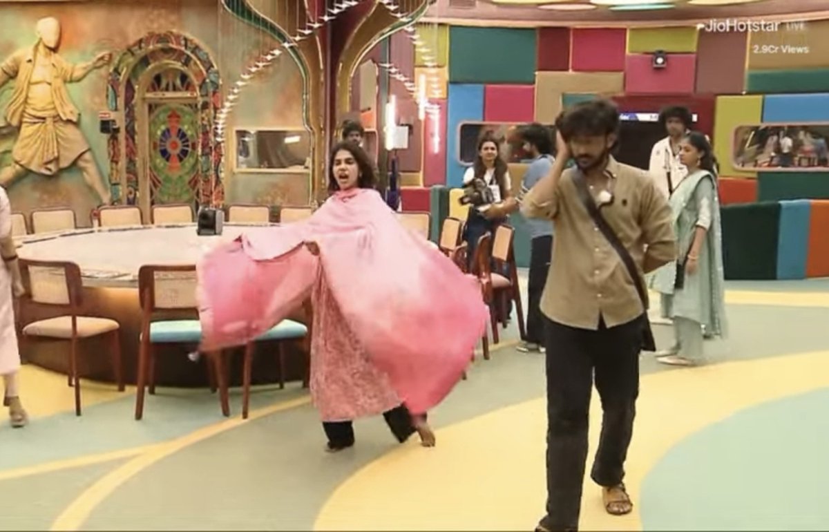 riyatwitz's tweet photo. Sha as Muniyamma 😂😭💥

What a performance! She’s killing it. ❤️‍🔥🔥

#BiggBossTamil10 #Shathiga https://t.co/G88DQ6HnmQ
