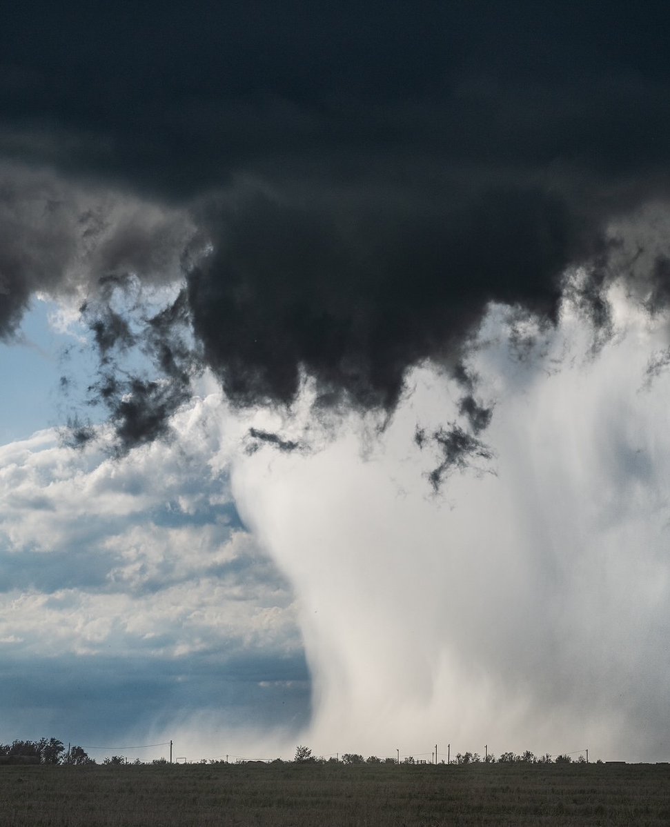 Complex's tweet photo. The beauty of storm chasing 📷
📷: jonaspiontek https://t.co/T54cF591UB