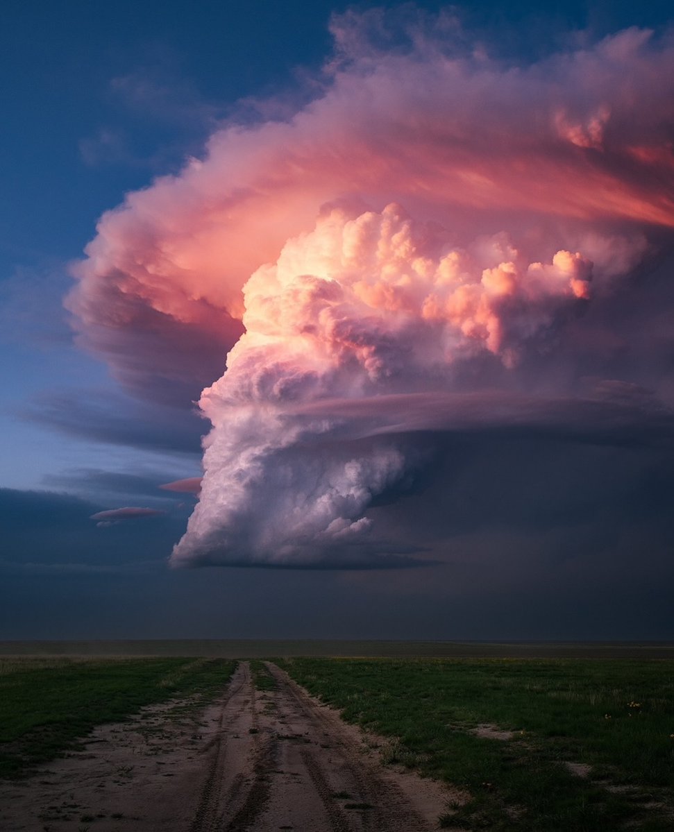 Complex's tweet photo. The beauty of storm chasing 📷
📷: jonaspiontek https://t.co/T54cF591UB
