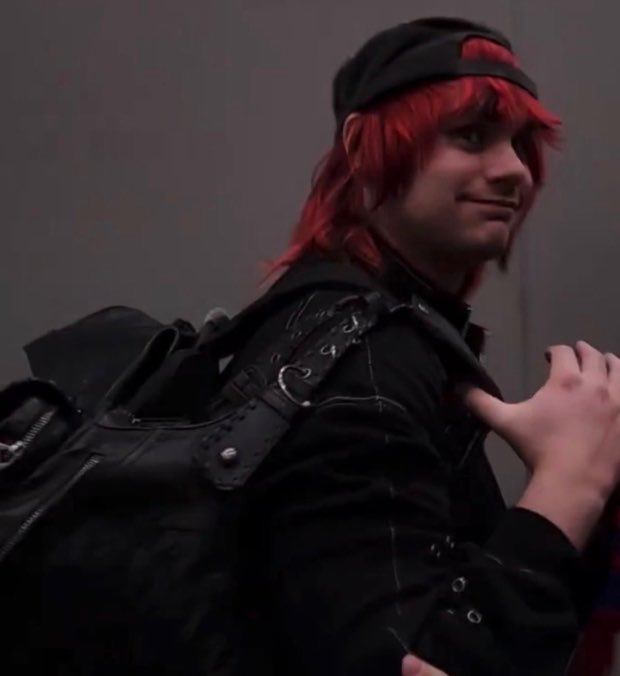 mgcpits's tweet photo. the hat and the hair…someone sedate me please i can’t do this https://t.co/viovhKOrr1