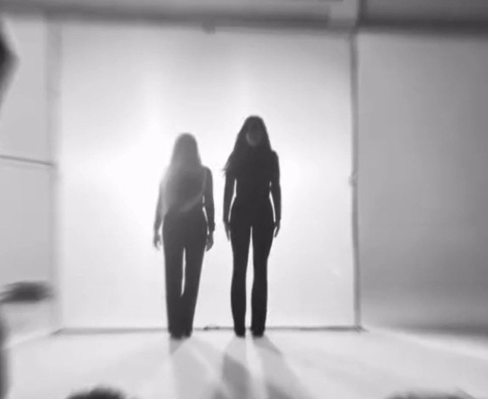 krencastrellon's tweet photo. Ellas son junior y su hermano juniorsito? https://t.co/CZDI28JpK9