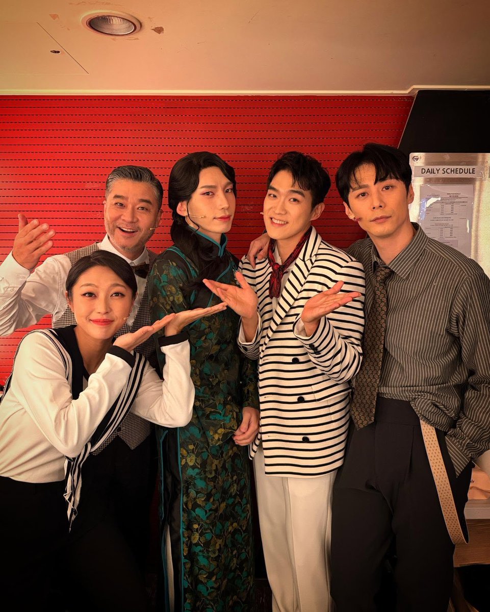 miNjiN_archivE's tweet photo. 260922 𝙄𝙂 | 장재웅 배우님 인스타그램

합니다 공연 
엠버터 플라이 🦋 

첫 공은 언제나 떨린다

부셔보고자 주먹을 불끈 쥐어 봤으나
부셔진건 나였다

🔗 https://t.co/5bPolMPDm5

#주카이브 #주민진
#주카이브_주르네 https://t.co/khj1bPLnz6