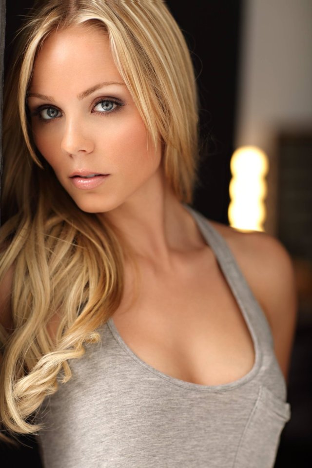 XarliClub's tweet photo. #Shotout a Laura Vandervoort en su cumpleaños 42.
#HappyBirthday #LauraVandervoot https://t.co/WKeIiKU3o8