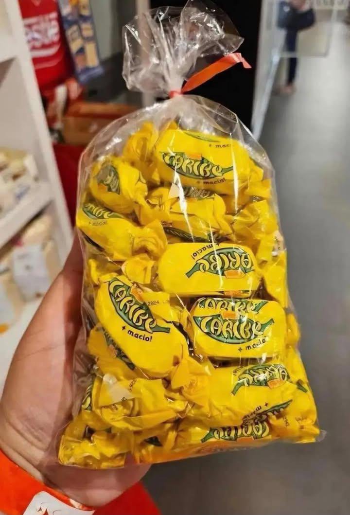 Natylarael's tweet photo. gente, eu tenho um namorado muito foda KKKKKK chegou com 1kg de Caribe pra mim https://t.co/yznDK06s8r